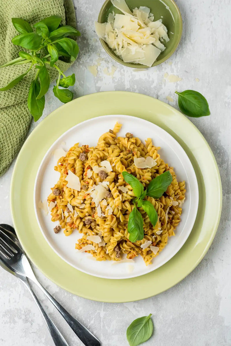 Pasta con carne di manzo in salsa - Food Force