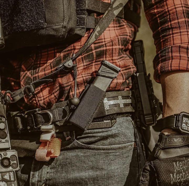 Portacargador de pistola inclinado 40º KYWI Pouch - ESSTAC