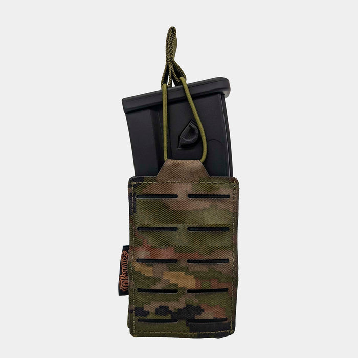 Pixelated wooded rifle magazine carrier - Conquer